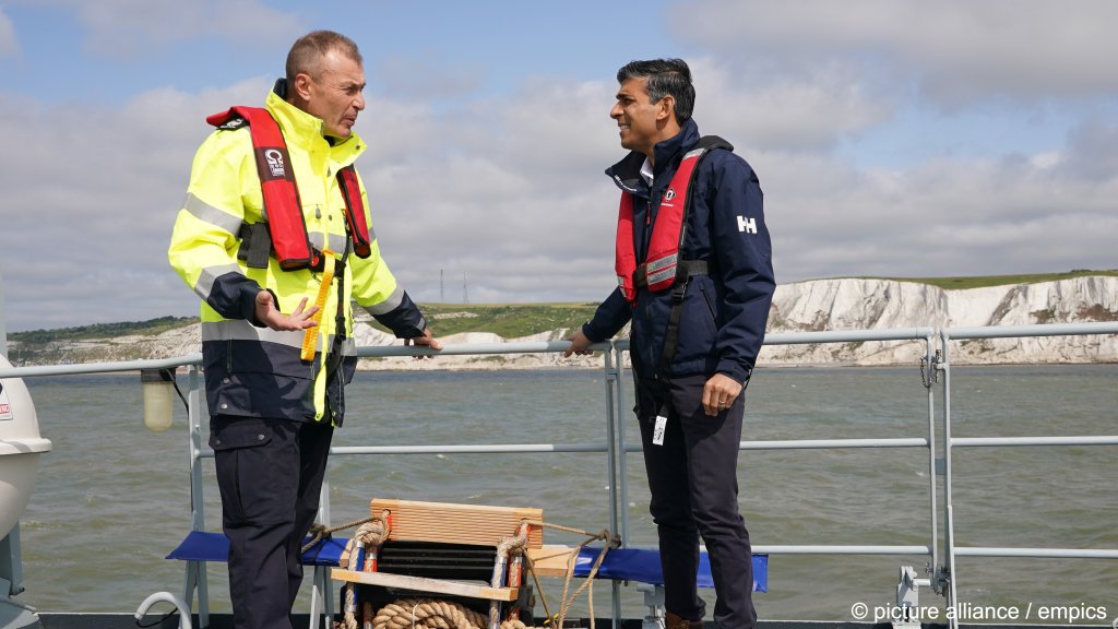 From file: British Prime Minister Rishi Sunak (right) has made immigration one of his top five pledges | Photo: picture alliance/empics/Yui Mok