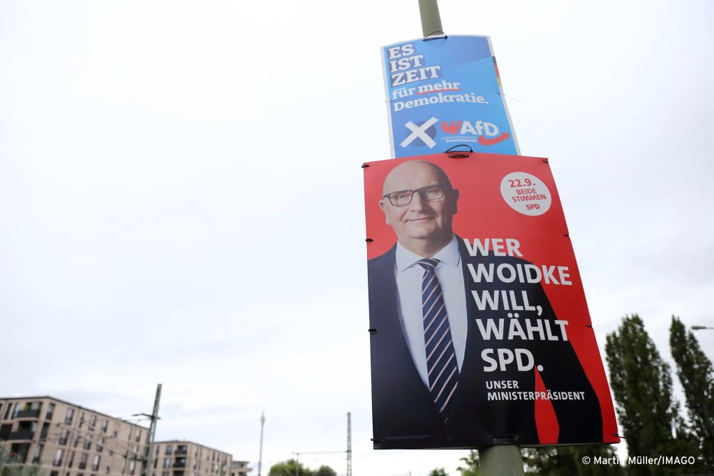 Election posters of AfD with the inscription It's time for more democracy and SPD with Dietmar Woidke (Minister President and top candidate) for the state election in Brandenburg, Potsdam, September 11, 2024. The election will take place on September 22 | Photo: Martin Müller / Imago