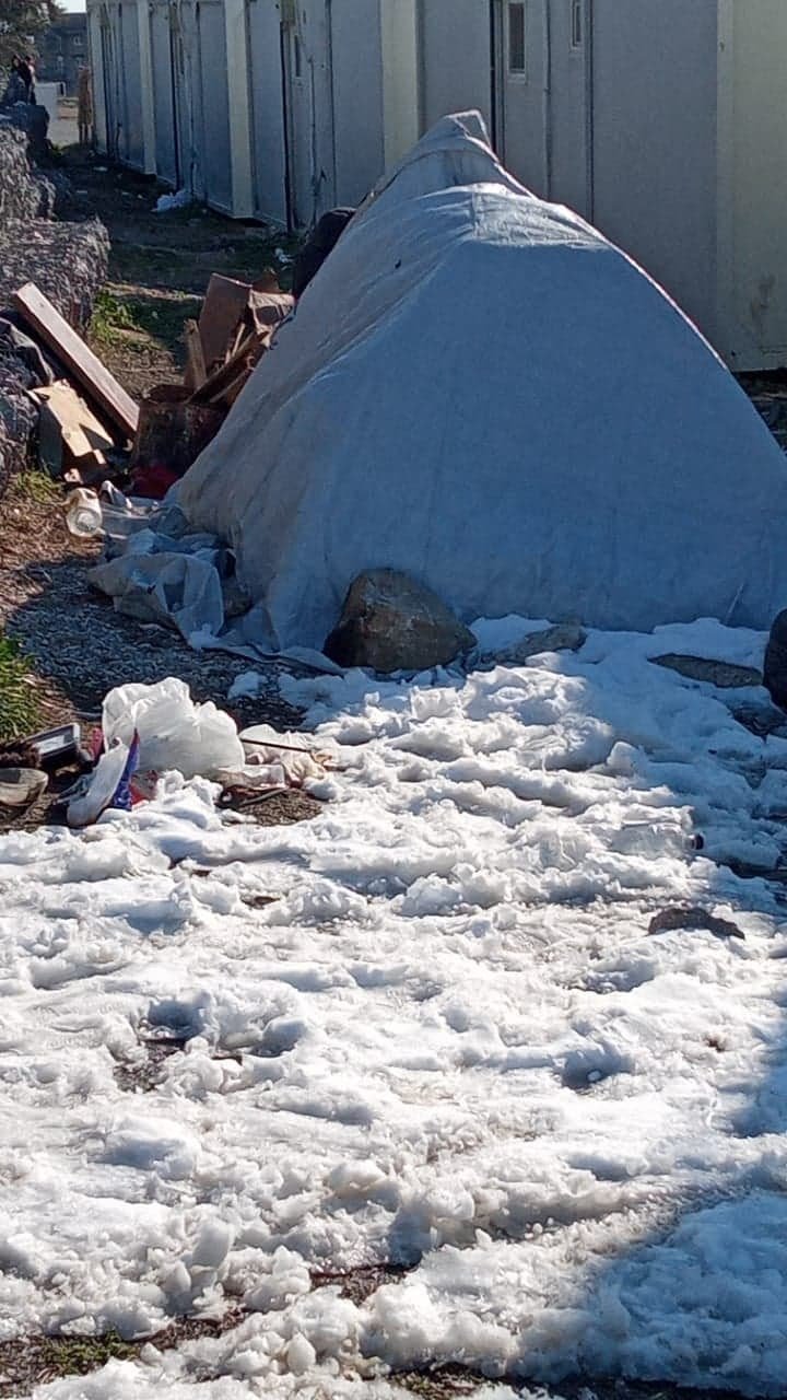 Dans le camp de Diavata à Thessalonique, la neige complique la vie des migrants. Crédit : DR