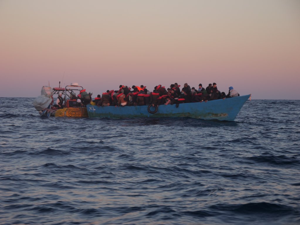 Un sauvetage opéré par le Geo Barents en Méditerranée centrale, en février 2024. Crédit : InfoMigrants