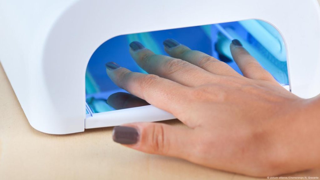 Nail salons across Germany aren't happy with the extra admin involved in making sure all their employees' papers are in order | Photo: A. Gravante/Chomorange/picture-alliance