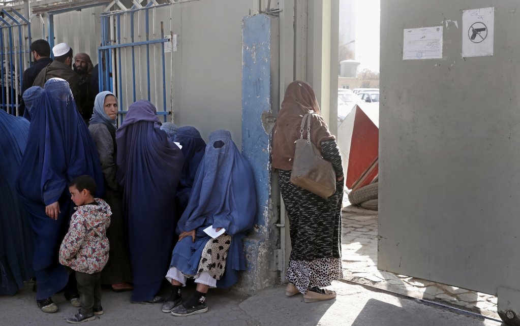 From file: Displaced Afghan women wait in a line outside a municipal public office in Kabul, Afghanistan, on December 12, 2021 | Photo: EPA/Maxim Shipenkov