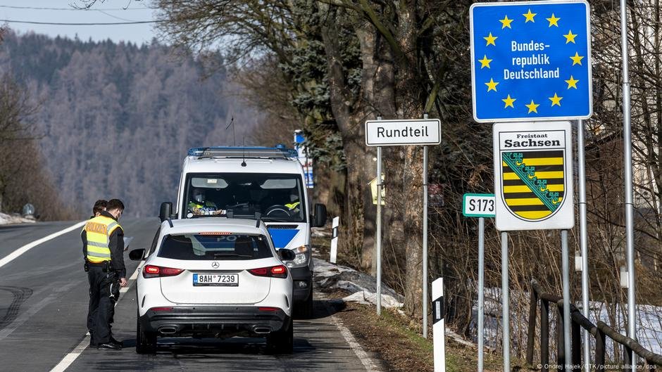 Germany has set up checks at its land border crossings with all nine of its neighbors | Photo: Ondrej Hajek / CTK / picture alliance / dpa