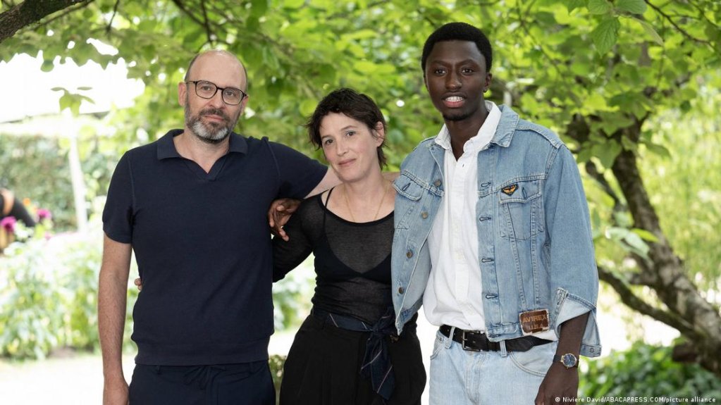 في السينما الفرنسية، فتقع قضية الهجرة في صلب فيلم "لا تيت فرواد" (La tete froide) الذي تنطلق عروضه في 17 كانون الثاني/يناير، ويتناول مهربي المهاجرين في جبال الألب. صورة من: Niviere David/ABACAPRESS.COM/picture alliance