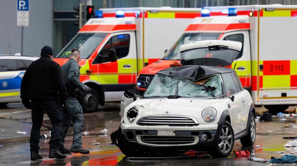 The car, a Mini Cooper, could be seen at the site of the incident | Photo: Michaela Stache/AFP