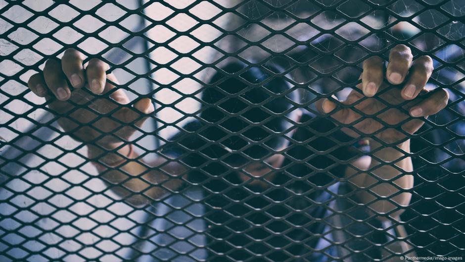 Foto d'archivio utilizzata come illustrazione: la lotta alle attività criminali e al traffico di esseri umani richiede uno sforzo da parte dell'intera società, affermano gli esperti | Foto: Panthermedia/imago images
