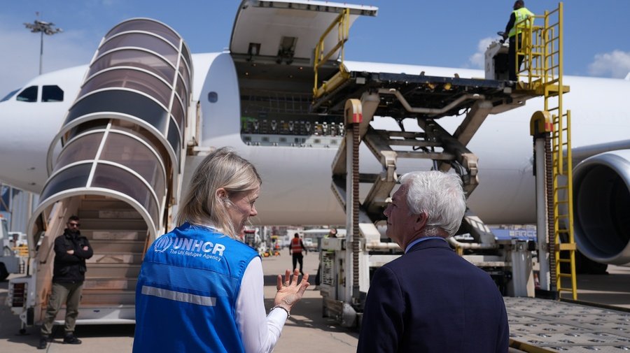 HE Mr. Fabrizio Marcelli, Italian Ambassador to Lebanon and UNHCR Representative Ms. Karolina Lindhom Billing welcomed the arrival of much-needed emergency relief items to support the growing number of forcibly displaced families across Lebanon | Photo: Houssam Hariri / UNHCR Press Office