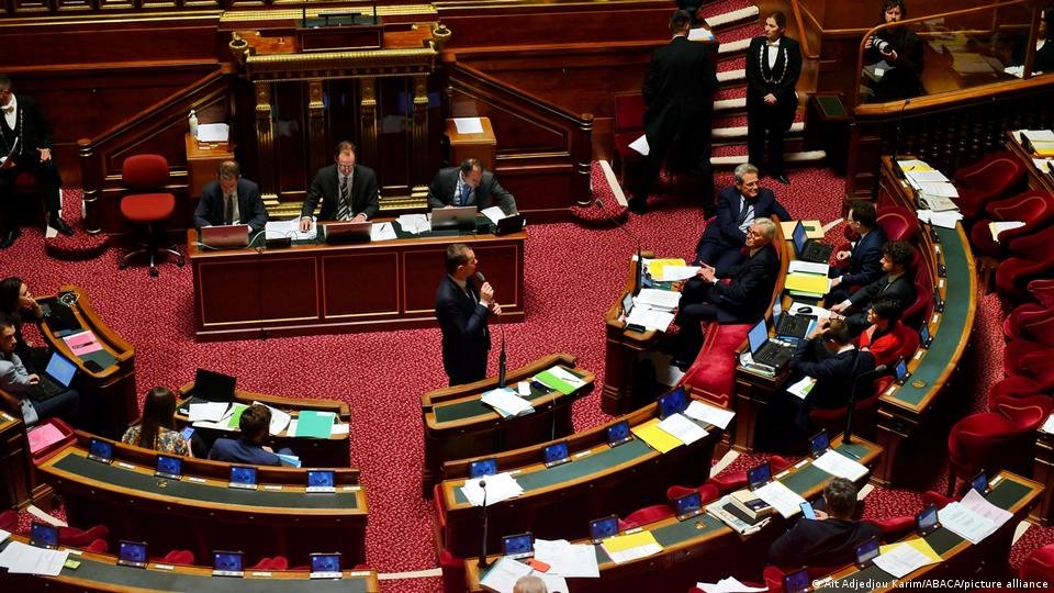 The conservative majority in the French Senate had already tightened up the bill before the vote in the National Assembly. | Photo: Ait Adjedjou Karim/ABACA/picture alliance