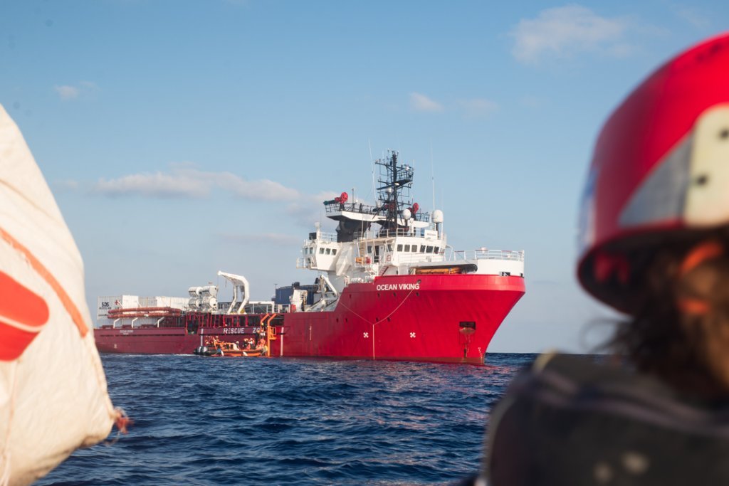 L'Ocean Viking lors d'une opération en mer Méditerranée. Crédit : Alisha Vaya/SOS Méditerranée