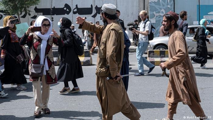 طالبان نمی‌گذارند که زنان و دختران اعتراض کنند