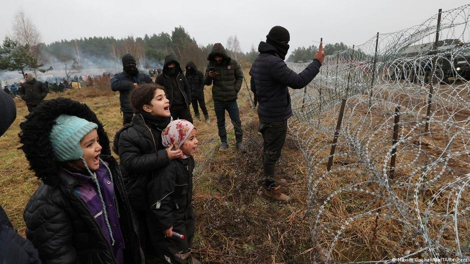 Children are among those stranded at the border | Photo: Maxim Guchel/BelTA/Reuters