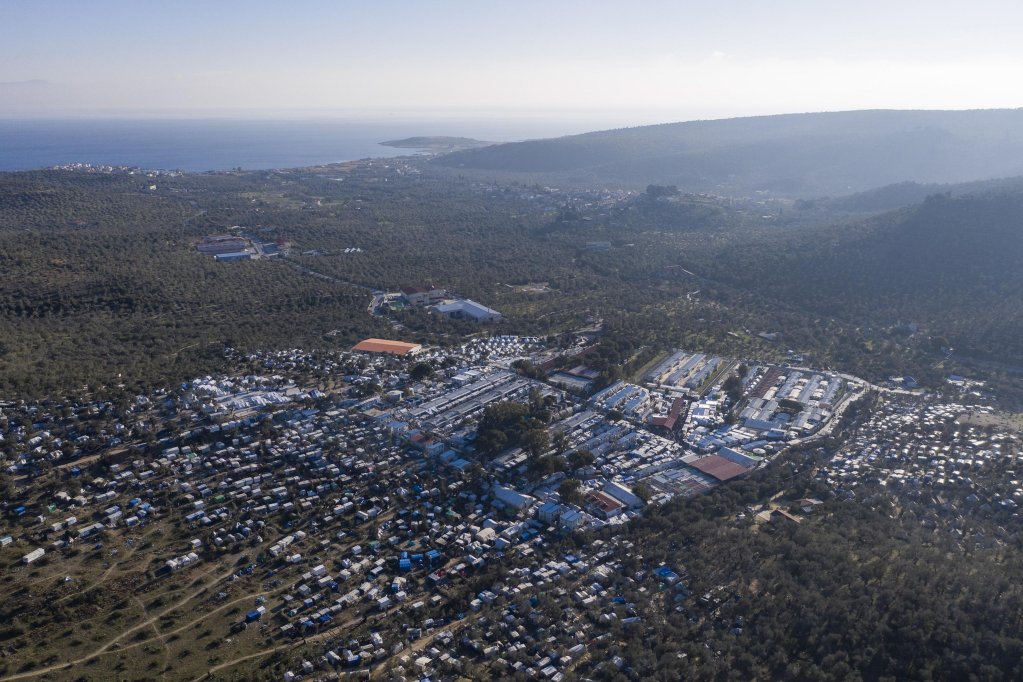 صورة التقطت جوا تظهر مخيم موريا للاجئين في جزيرة ليسفوس باليونان