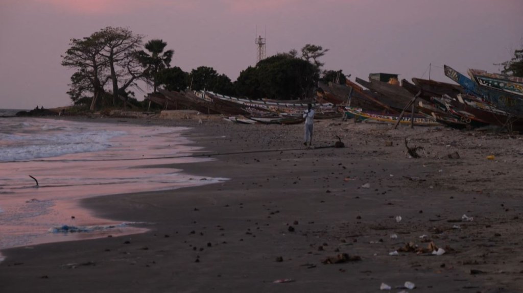 File photo: Pirogues seen on a beach in Barra, Gambia, December 5, 2019 | Photo: AFP / Romain Chanson