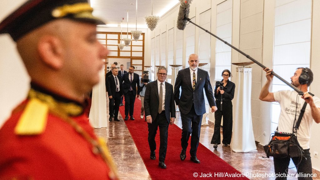 Britain has promised additional funding for Albania in an effort to boost programs and cooperation to tackle crime and migration from the Western Balkans towards the UK | Photo: Jack Hill / Avalon / picture alliance