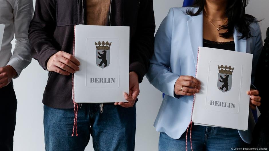 Immigration offices said very few applicants made use of the fast-track path | Photo: Jochen Eckel/picture alliance