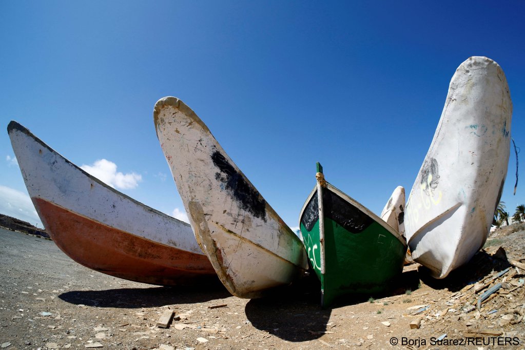 From file: Several abandoned wooden boats used by migrants to reach the Canary Islands seen in Arinaga, southeast of the island of Gran Canaria, Spain, on October 9, 2024 | Photo: REUTERS/Borja Suarez