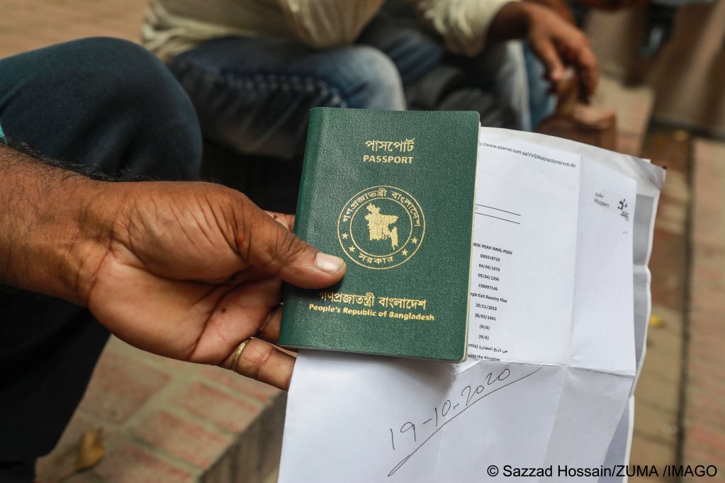 Bangladeshi migrants have told InfoMigrants that it is easy to pass through some airports with 'airport contracts', where officials relax identity checks | Photo: Sazzad Hossain/SOPA Images via ZUMA Wire
