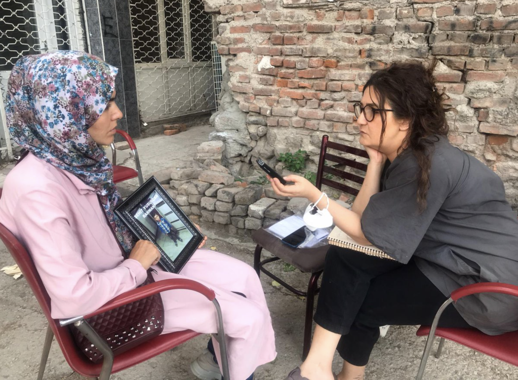 Marziya, Yusuf's mother, told Turkish journalist Hale Gönültaş how her son died in her arms | Photo: Hale Gönültaş
