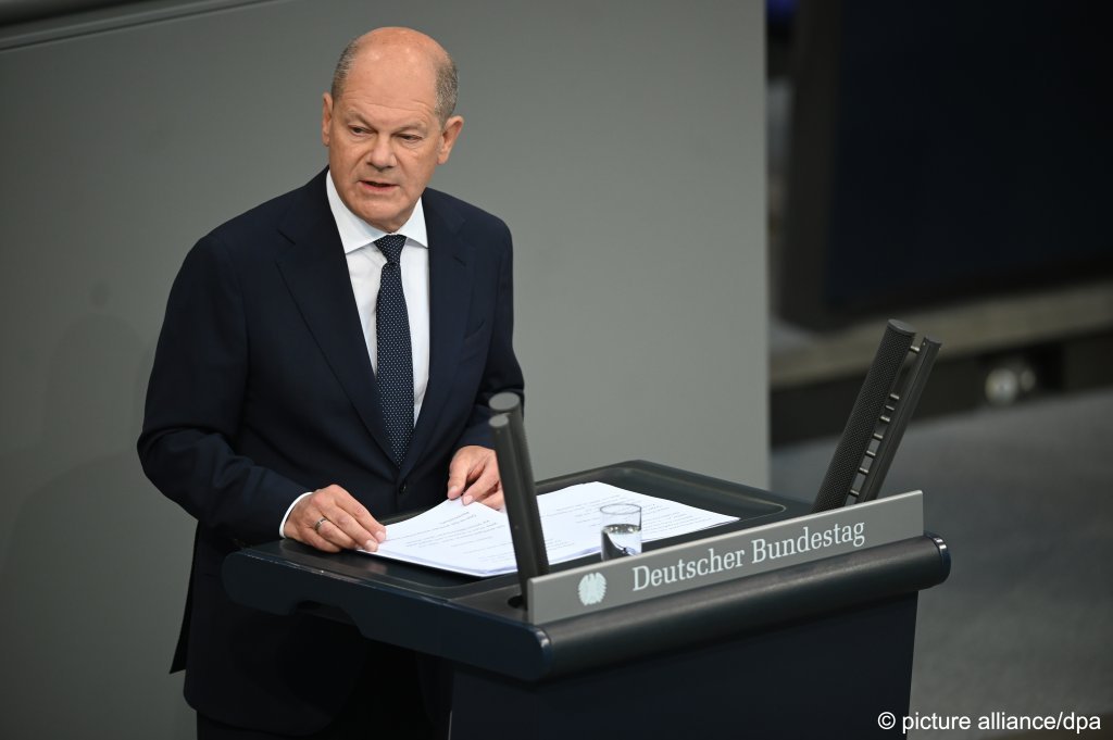 German Chancellor Olaf Scholz is tanking in all popularity polls, with his migration policy cited as the number-one concern by many | Photo: picture alliance / dpa / Sabina Crisan