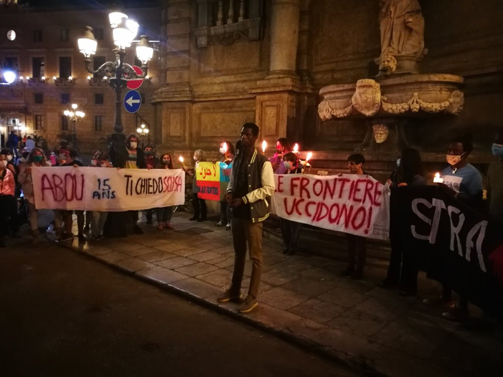 A picture from Raffaella Cosentino's Twitter feed showing the candlelit vigil in Palermo and saying "borders kill" and "Abou 15-years-old, we ask for your forgiveness" | Source: Screenshot Raffaella Cosentino Twitter @RaffaellaRoma