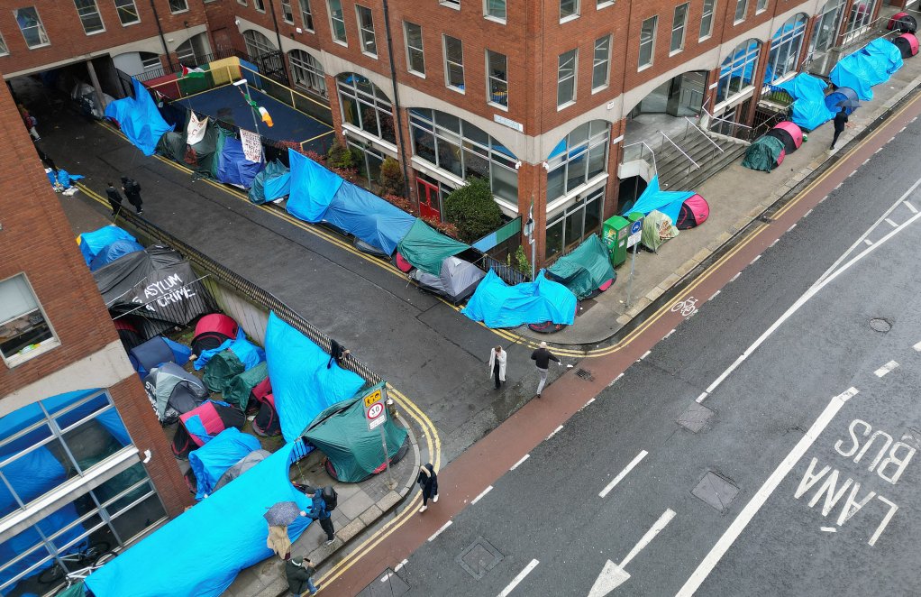 Campement de migrants devant l'Office de protection internationale (IPO), à Dublin, en Irlande, le 30 avril 2024. Crédit : Reuters