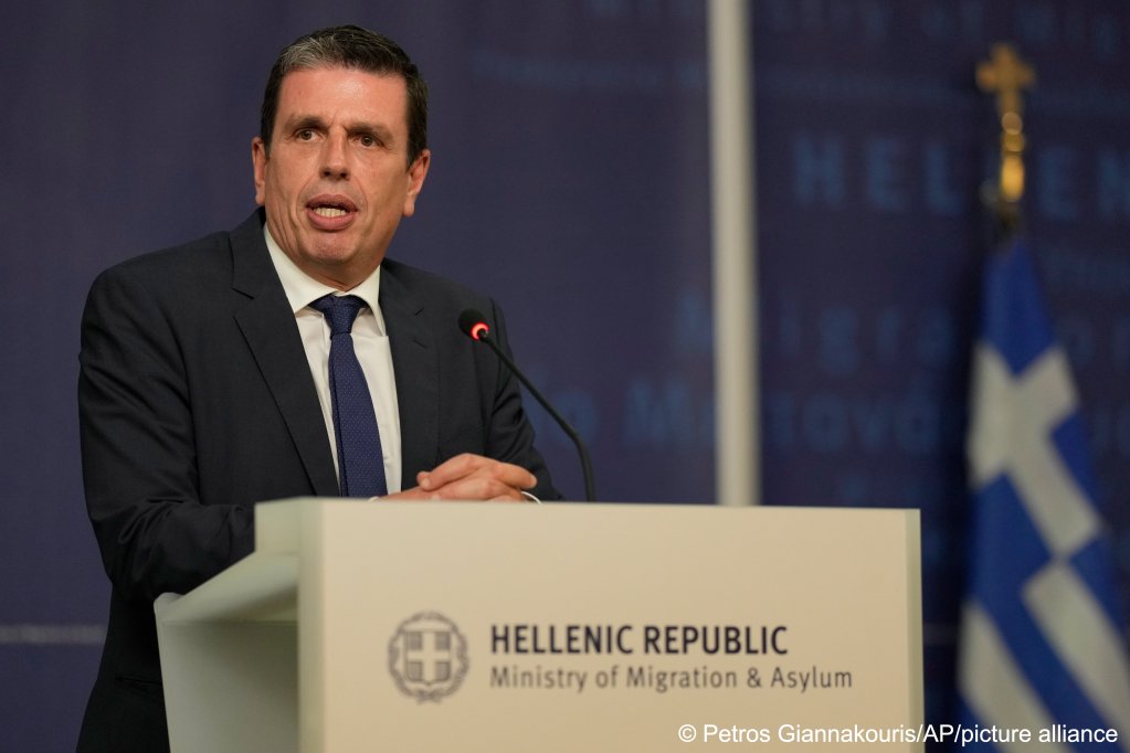 Migration and Asylum Minister Dimitris Kairidis said he did not want to create new incentives for irregular migration with the new measures | Photo: Petros Giannakouris / AP Photo