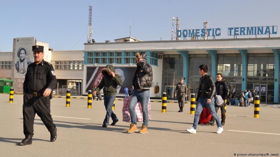 Afghans deported from Germany arrive in Kabul, February, 2017| Photo: picture-alliance/dpa/M. Jawad