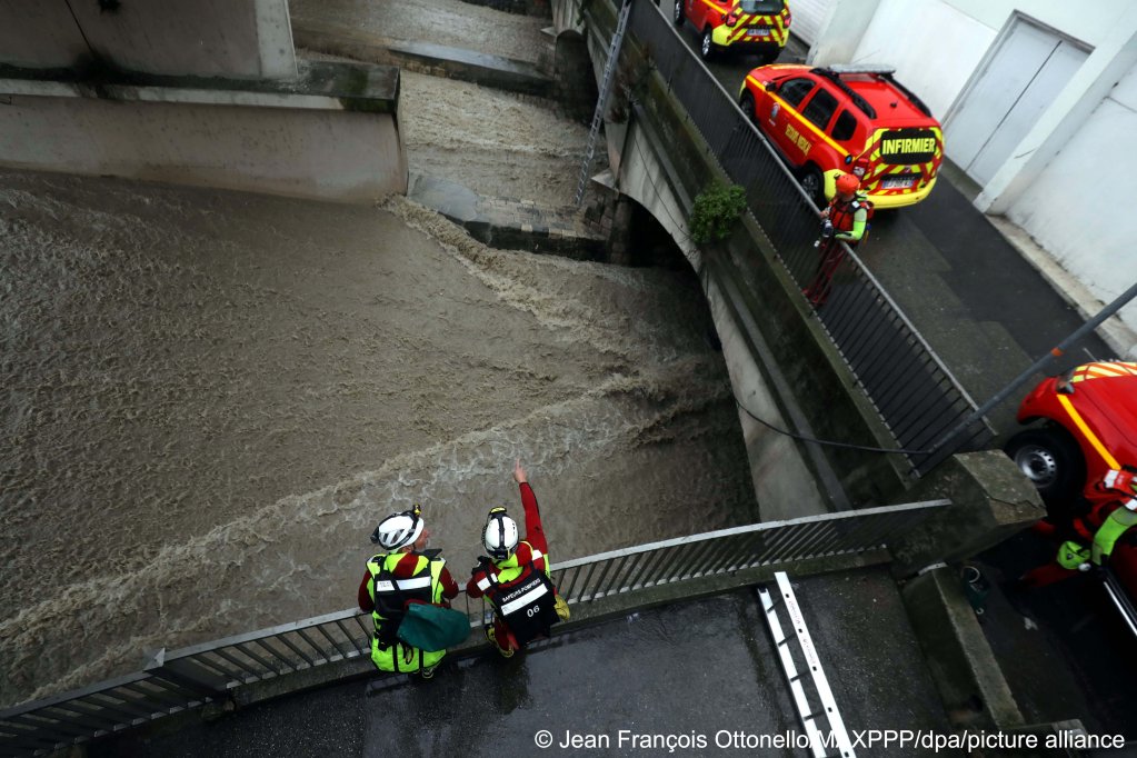 A mediterranean weather system caused the river to swell disproportionately, reported the French press | Photo: Jean Francois Ottonello/MAXPPP/dpa/picture-alliance