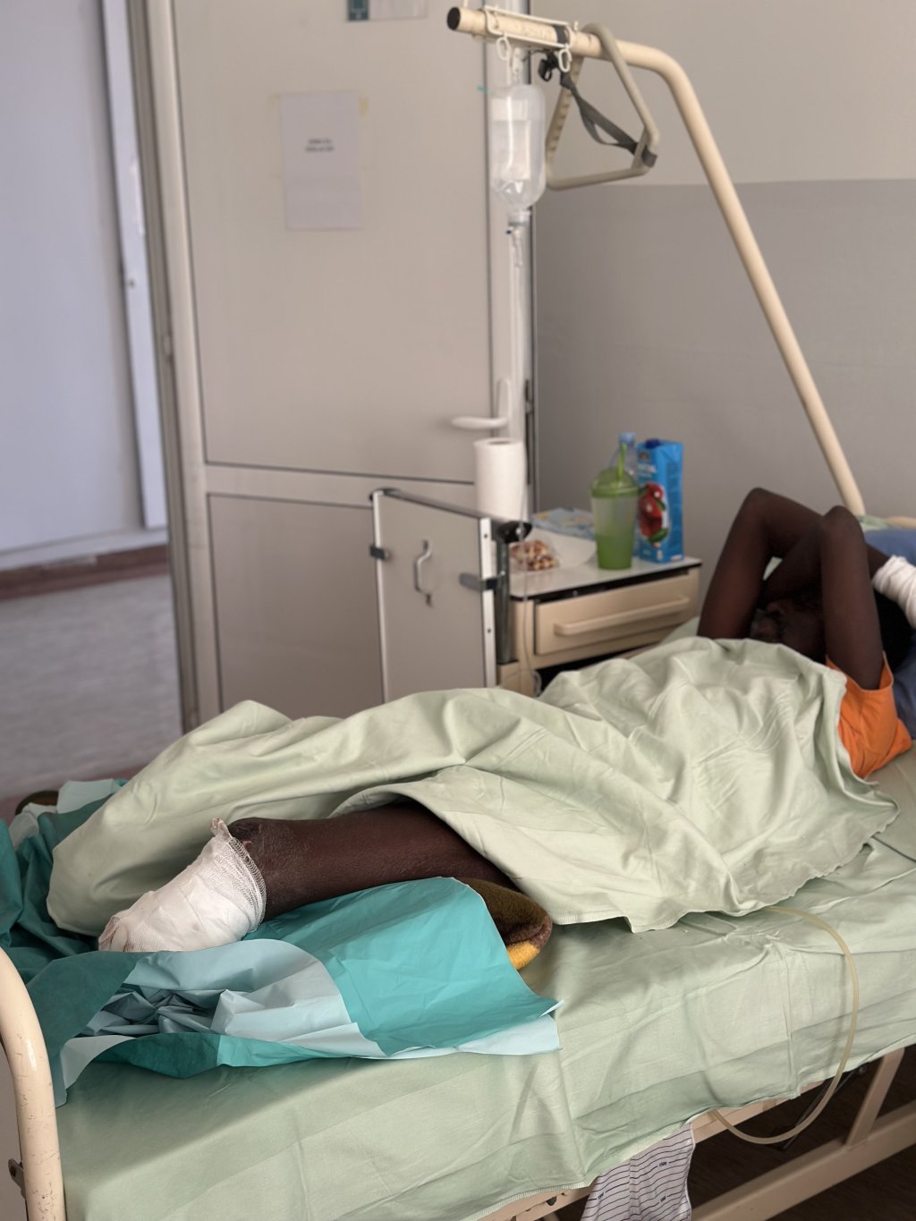 In the Bosnian city of Tuzla, the three men had both legs amputated, and two of them also had fingers amputated | Photo: © Nihad Suljić/Djeluj.ba