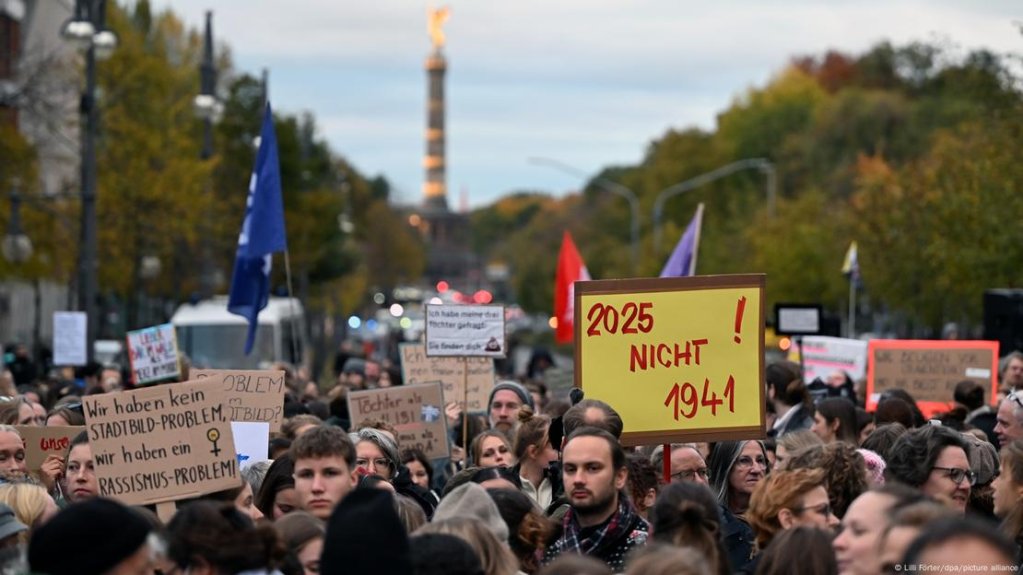 Thousands have marched in recent days to protest Merz's comments | Photo: Lilli Förter/dpa/picture alliance