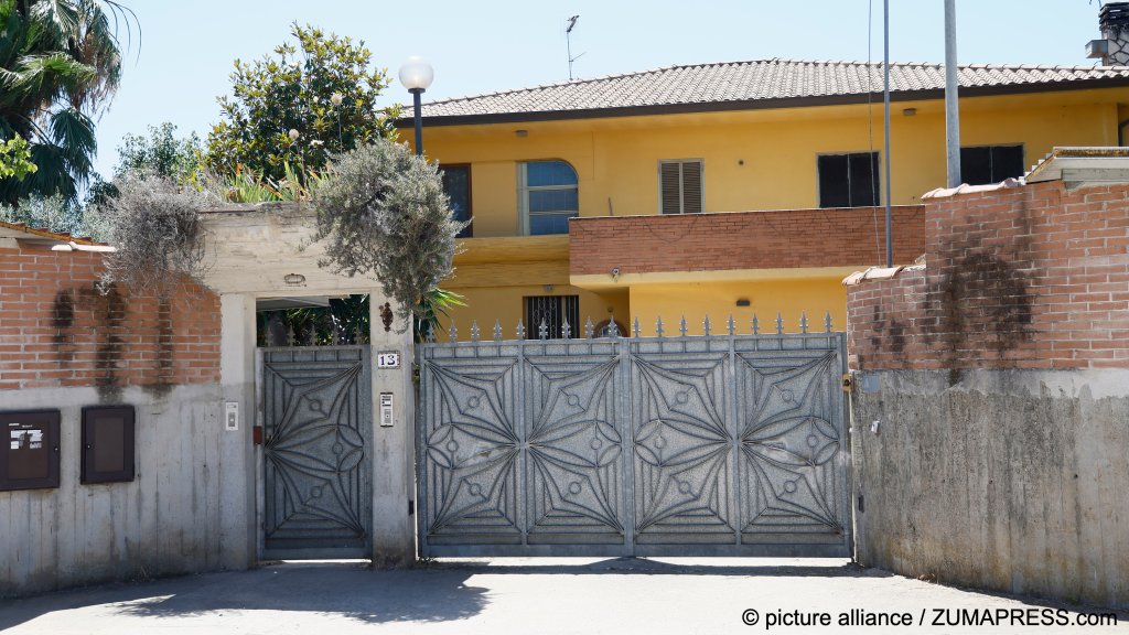 A picture of the compound where Singh and his wife are reported to have lived while working at the farm  | Photo: Cecilia Fabiano /picture-alliance / ZUMAPRESS.com