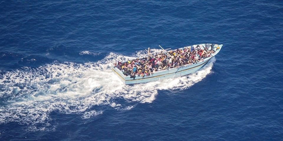 یک کشتی حامل ۲۸۶ مهاجر با عبور از مدیترانه خود را به لامپدوسا رساند. عکس از سی واچ (عکس آرشیف)