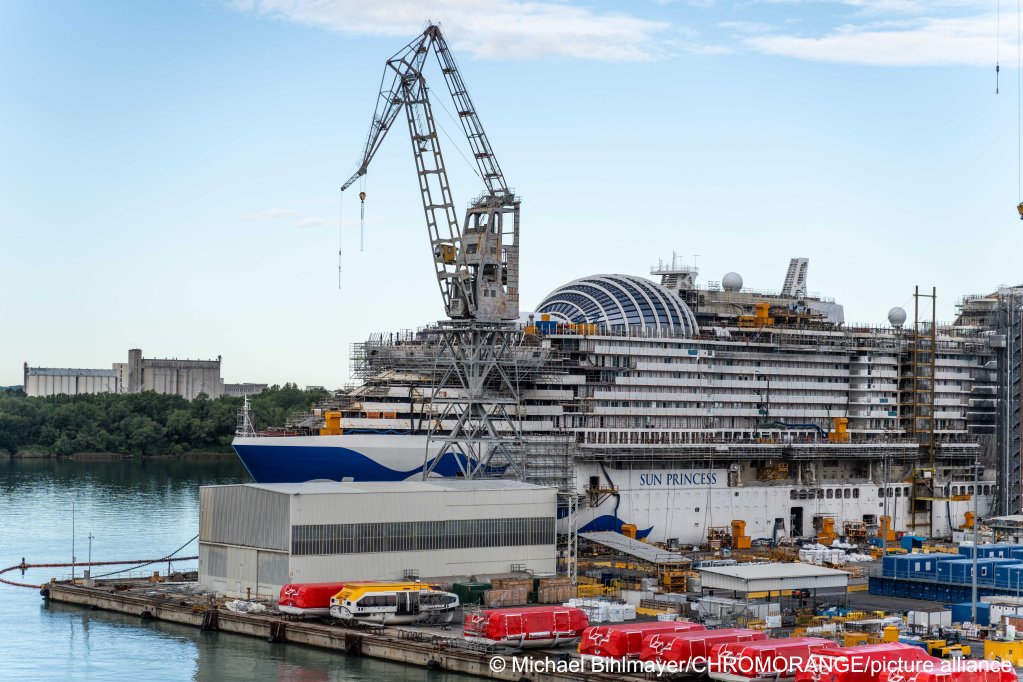 Migrants work in the town's busy shipyards, turning out cruise ships like the Sun Princess cruise ship constructed at Fincantieri | Photo: Michael Bihlmayer/CHROMORANGE/picture alliance