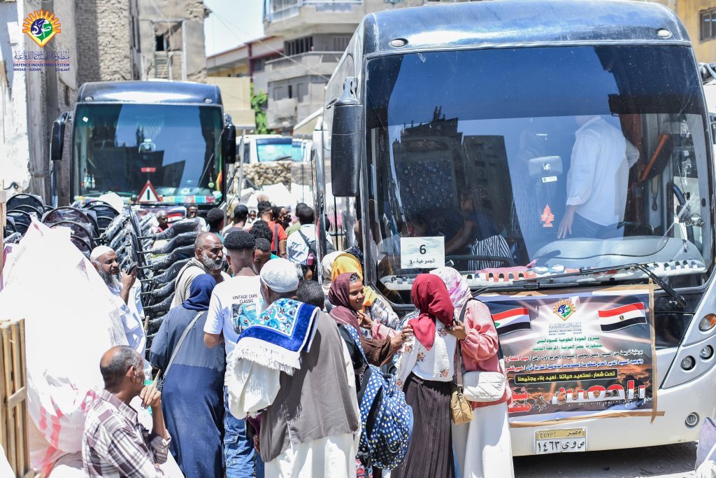 Buses take returnees on from Aswan to Khartoum and their places of residence in the surrounding area | Photo: Umaima Abdullah