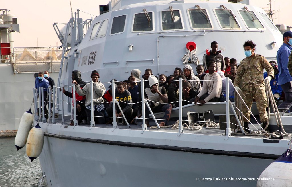 Libyan coast guards on Wednesday intercepted a boat carrying 108 Europe-bound migrants and returned them to Tripoli on April 28, 2021 | Photo: Picture alliance/dpa/XinHua | Hamza Turkia