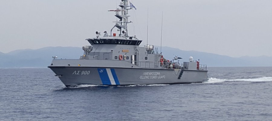 The Greek government is seeking to toughen its penalties against migrant smugglers. The bill is being assessed by parliament this week. At the weekend, at least three migrants lost their lives after being smuggled to Greece on high speed boats | Source: Hellenic Coast Guard / Press office www.hcg.gr