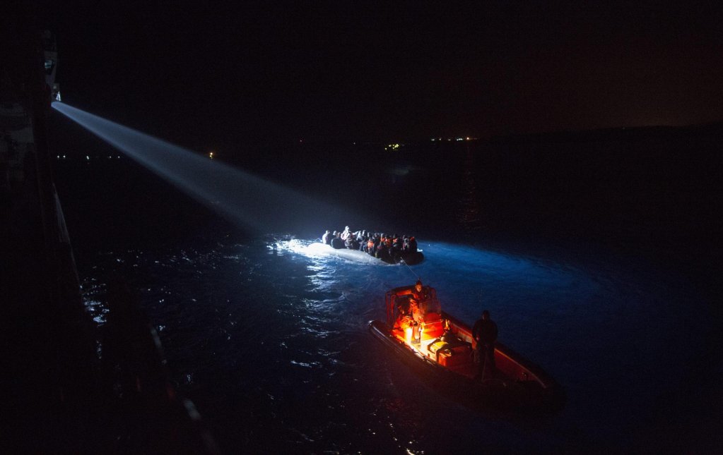 From file: Turkish Coastal Guard ship UMUT and a boat carrying Syrian migrants as they attempt to reach the Greek island Chios in 2015 | Photo: EPA/Tolga Bozoglu