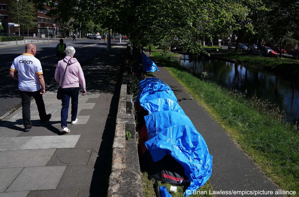 Some residents (not pictured) in the area have asked for the IPO to be moved to prevent asylum seekers from gathering near the offices in Dublin's city center | Photo: Brian Lawless/empics/picture alliance