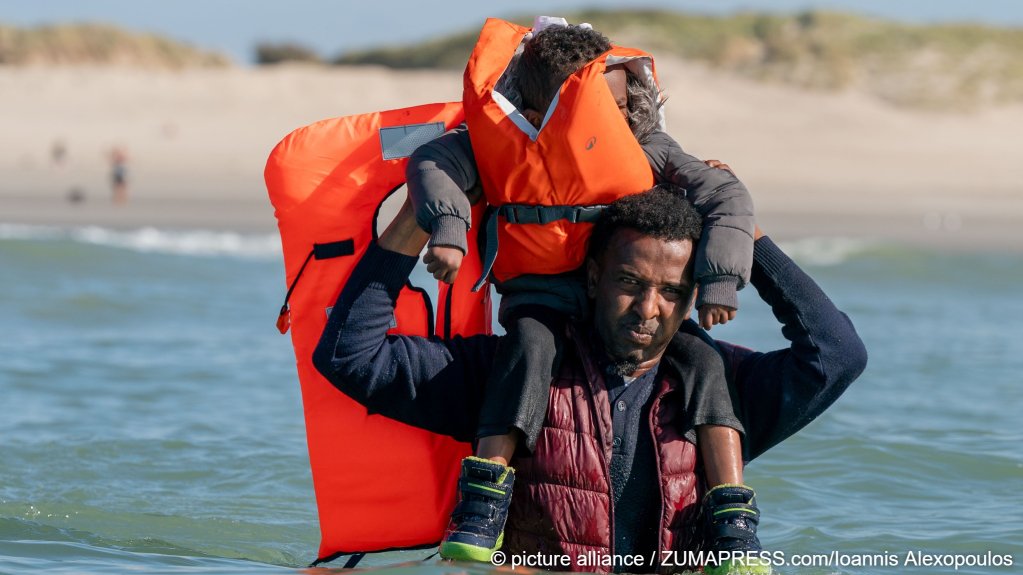 Some people smugglers only pick up irregular migrants from spots away from the beach in order to prevent interception | Photo: Ionnis Alexopoulos/ZumaPress/picture-alliance