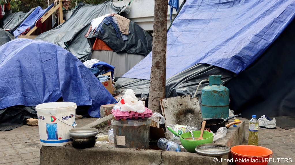 File photo: Black African migrants have also set up temporary camps near the IOM's offices in Tunis, the Tunisian capital, after they were reportedly moved out of other towns like Sfax | Photo: Jihed Abidellaoui / Reuters