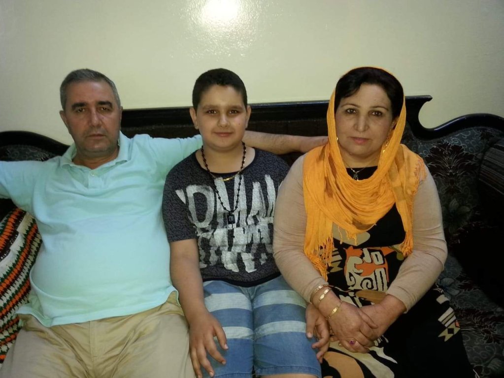 مروان علي، وأميرة علي رفقة طفلهم حسن قبل فراقهم. حقوق الصورة: خاص مهاجر نيوز