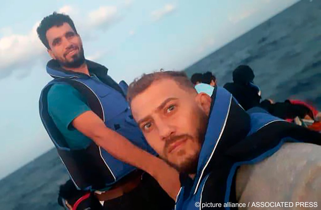 Jihad Michlawi, right, takes a selfie on board an overcrowded migrant boat carrying about 150 Lebanese, Syrians, and Palestinians in the Mediterranean Sea, Lebanon, on September 21, 2022 | Photo: picture alliance/AP