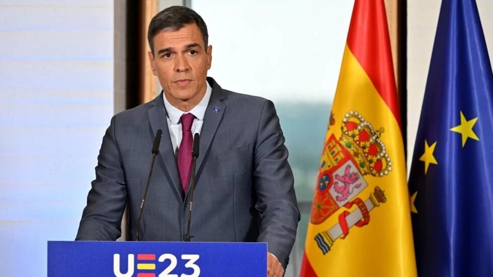 The government of Spanish Prime Minister Pedro Sanchez is facing increasing pressure over the regularization drive | Photo: JAVIER SORIANO / AFP