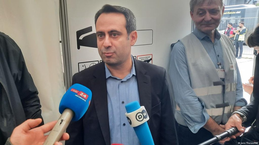 Aziz Bozkurt is State Secretary for Social Affairs in Berlin | Photo: Jens Thurau/DW