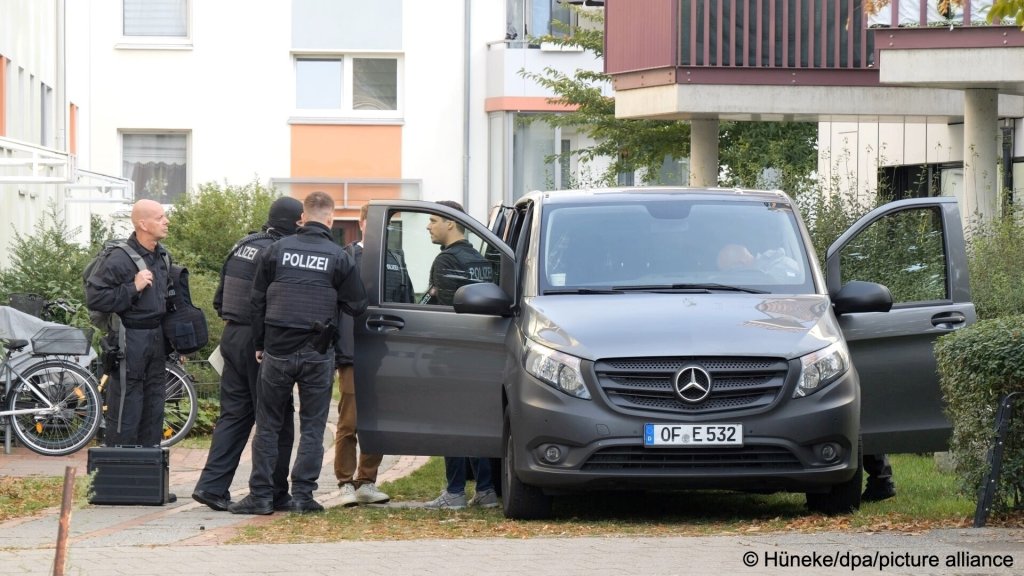 The simultaneous raids happened at 6am, 26 September 2023|  Photo: Hüneke/picture alliance/dpa 