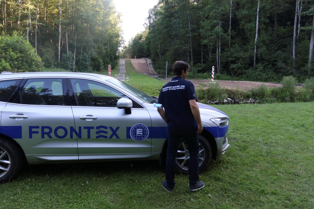 File photo: A Frontex officer in Lithuania in July 2021 | Photo: EPA/STR