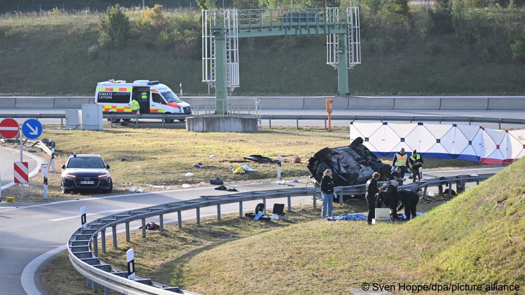 The van crashed, police say, after trying to escape a police check at 180 kilometers per hour | Photo: Sven Hoppe / dpa / picture alliance