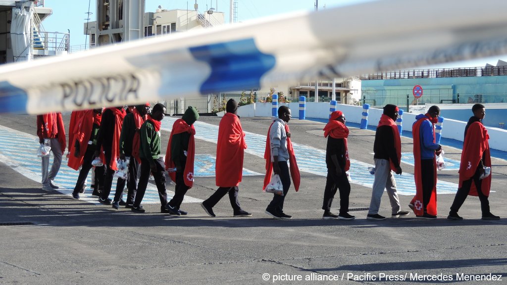 File photo: 1,274 migrants have arrived on the Canary Islands since the beginning of the year, but last year, more than 17,000 made the journey and arrived on islands like El Hierro like these migrants | Photo: Mercedes Menendez/Pacifc Press / picture alliance