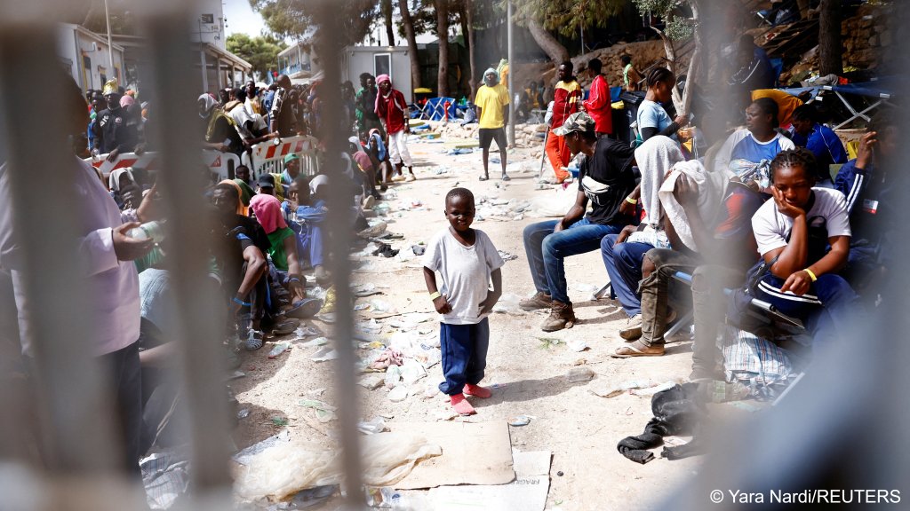 From file: A child looks on as migrants are seen inside the hotspot, on the Sicilian island of Lampedusa, Italy, September 16, 2023. | Photo: REUTERS/Yara Nardi