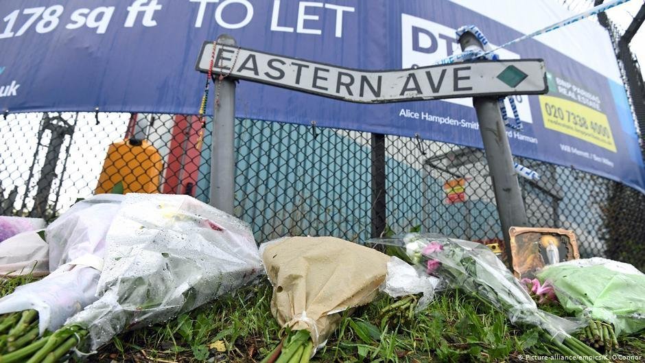 From file: People continued to bring flowers to the site where the 39 Vietnamese migrants' bodies were found inside a truck | Photo: picture-alliance/empics